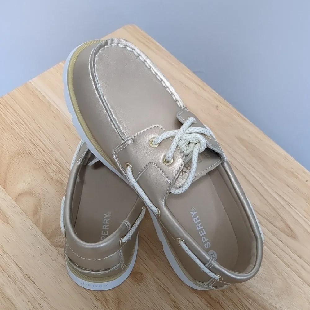 Sperry Kids Loafers in Gold and White